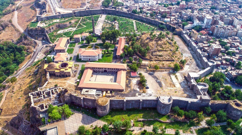 Turkey’s Treasures: Diyarbakır’s Historic Fortress and Gardens
